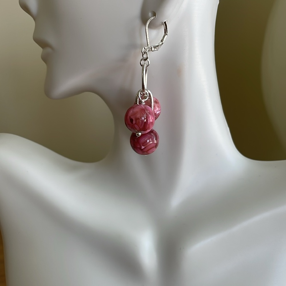 HAND CRAFTED PINK MOTHER OF PEARL SHELL PIERCED DROP EARRINGS Pink Silver Tan - Picture 4 of 12